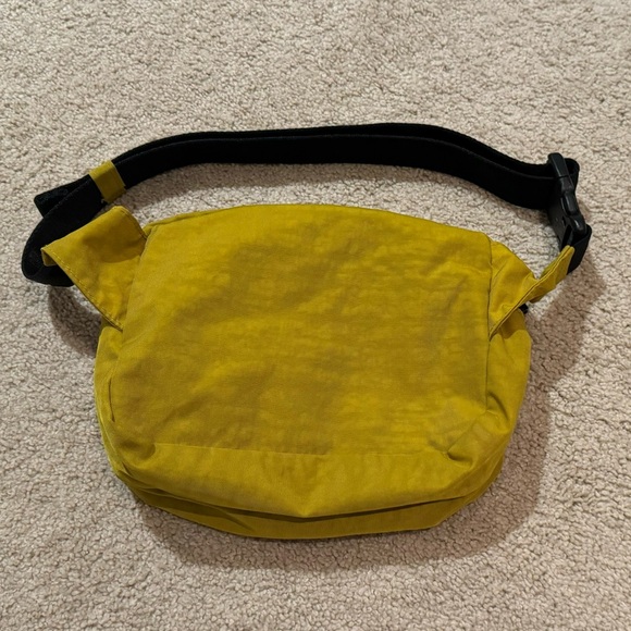 BAGGU Fanny Pack: Sour 🍋 - Picture 3 of 5